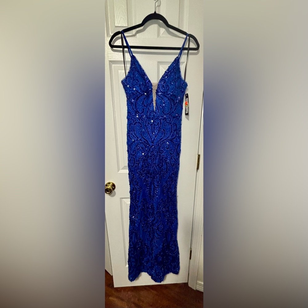 NWT BETSY & ADAM SZ 6 Sleeveless Sequined Formal Gown